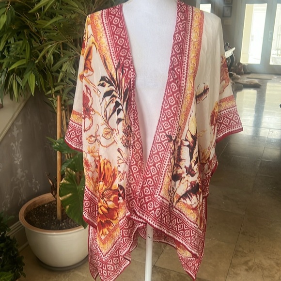 Vince Camuto ladies wrap one size NWOT. Cream yellow and red colors one size - Picture 12 of 12